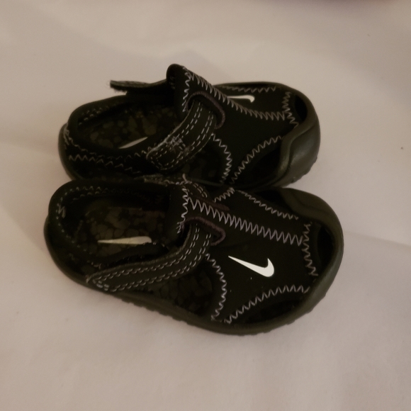 2c nike sandals